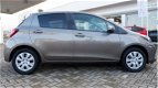 Toyota Yaris - 1.3 VVT-i 5-Drs Now Aspiration 99pk Rijklaar - 1 - Thumbnail