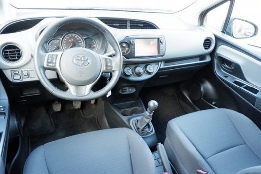 Toyota Yaris - 1.3 VVT-i 5-Drs Now Aspiration 99pk Rijklaar - 1