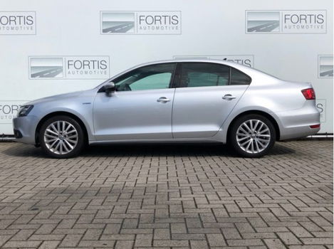 Volkswagen Jetta - 1.4 TSI Hybrid Highline Xenon/ Navi/ ECC/ PDC - 1