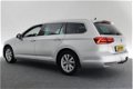 Volkswagen Passat Variant - 1.6 TDI Connected Series Automaat / Navi / Keyless start - 1 - Thumbnail