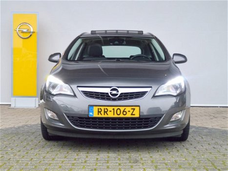 Opel Astra Sports Tourer - 1.6 Turbo 180 pk Cosmo Automaat Navigatie / Schuifdak / Xenon / Half leer - 1