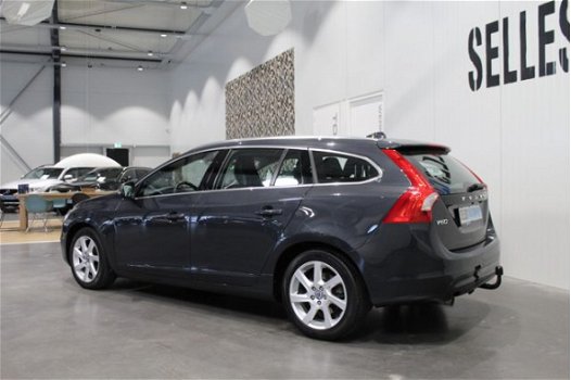 Volvo V60 - 2.0 D3 | Leder | Xenon | schuif/Kanteldak | Trekhaak | - 1