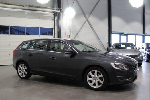 Volvo V60 - 2.0 D3 | Leder | Xenon | schuif/Kanteldak | Trekhaak | - 1