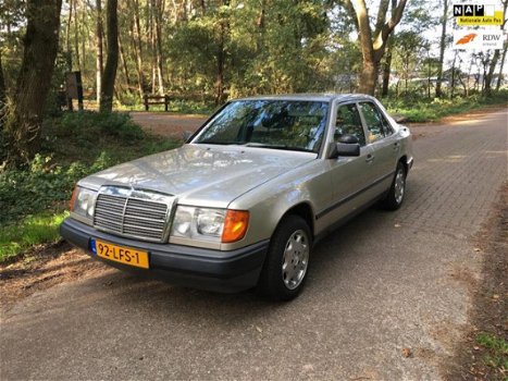 Mercedes-Benz 200-serie - 200 (W124) - 1