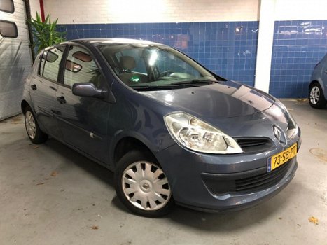 Renault Clio - 1.2-16V Expression Facelift// Nw koppeling// Nw Apk// 5drs // - 1