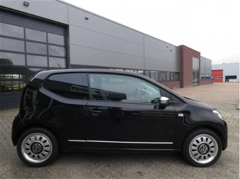 Volkswagen Up! - 1.0 high up Navi, Airco, Cruise, Leer, PDC - 1