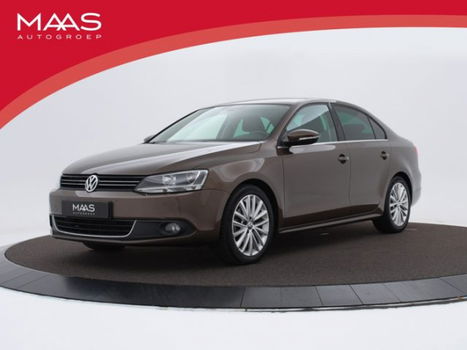 Volkswagen Jetta - 1.4 Tsi 122pk DSG High Executive Line | Navigatie | Clima | P-Sensoren | 17