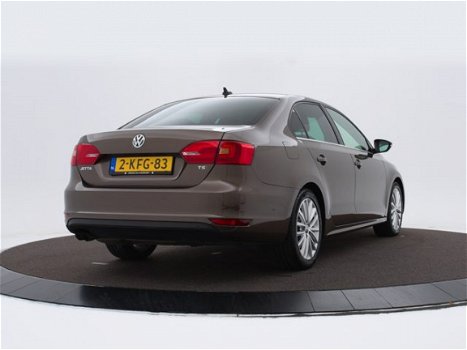 Volkswagen Jetta - 1.4 Tsi 122pk DSG High Executive Line | Navigatie | Clima | P-Sensoren | 17