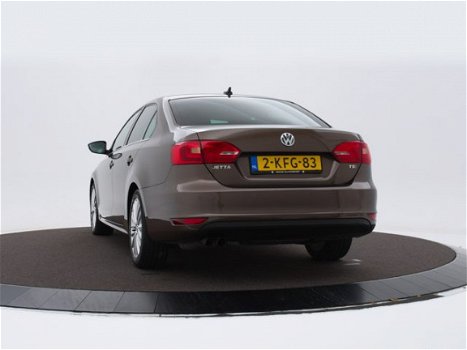 Volkswagen Jetta - 1.4 Tsi 122pk DSG High Executive Line | Navigatie | Clima | P-Sensoren | 17