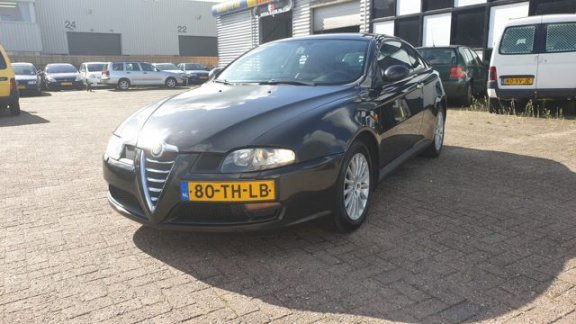 Alfa Romeo GT - 1.9 JTD Collezione Zeer nette en perfect rijdende GT Airco Navi elctr pakket APK 11- - 1