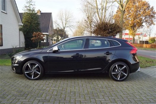 Volvo V40 - D2 R-Design Navi/Xenon/Leer/Cruise/18'' - 1