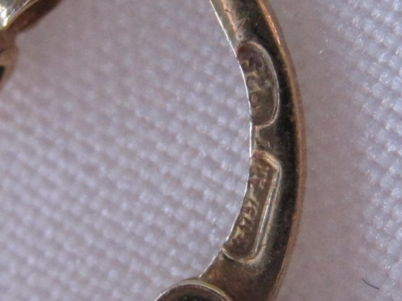 Zilveren vergulde oorbellen cirkel model met hartje 2.8 cm. - Afbeelding 2