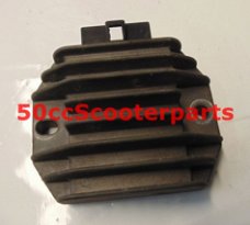 Spanningsregelaar Vespa Gt200 Gt 200 58090R GEBRUIKT