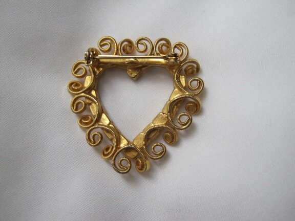 Broche goudkleurig filigrain hart met heldere kristal rijnstenen 4.2x4.2 cm - Afbeelding 3