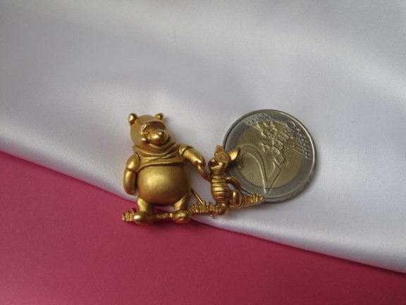 Broche Disney goudkleurig Winnie de Poeh beer met Knorretje 3.6x3.1 cm. - Afbeelding 5