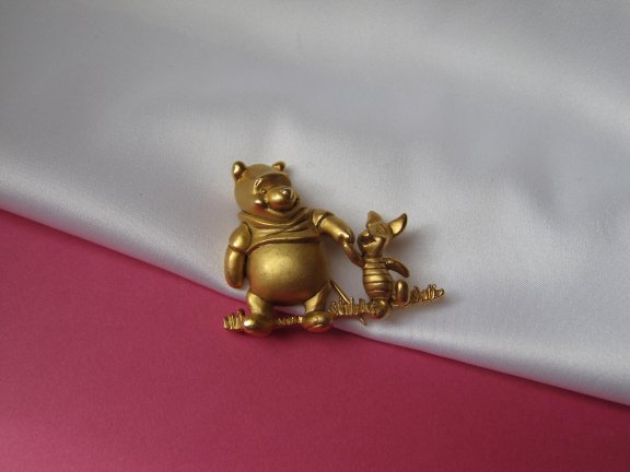 Broche Disney goudkleurig Winnie de Poeh beer met Knorretje 3.6x3.1 cm. - Afbeelding 6