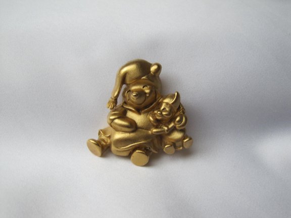 Broche Disney goudkleurig Winnie de Poeh beer met Knorretje slapen 3.3x3.3 cm. - Afbeelding 4