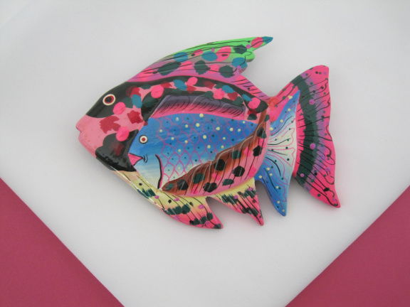Broche gelakt hout vis model met felle kleuren 9.5x7.3 cm. - nr. 1