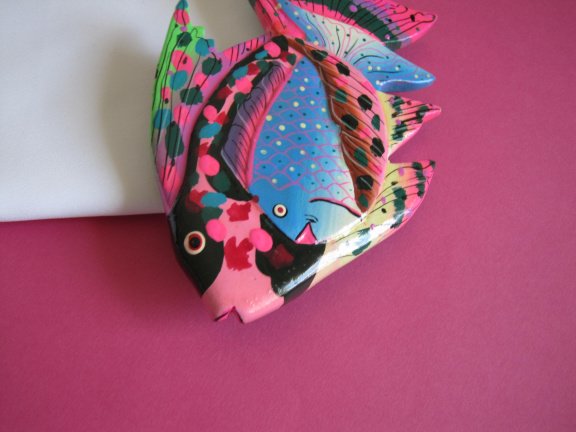 Broche gelakt hout vis model met felle kleuren 9.5x7.3 cm. - Afbeelding 4