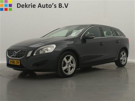 Volvo V60 - 1.6 D2 Momentum / NAVI / LEDER - STOF / AIRCO-ECC / CRUISE CTR. / PDC / TREKHAAK / LMV - 1