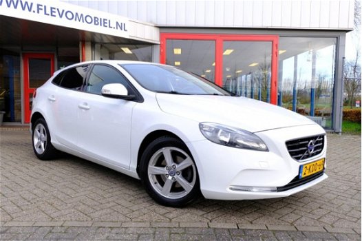 Volvo V40 - 1.6 D2 Kinetic Navi/Achteruitrij-cam/LMV/PDC - 1