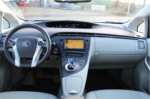 Toyota Prius - 1.8 Executive Business | Rijklaar | HUD | ACC | Pano | Camera | Navi | Zeer luxe - 1