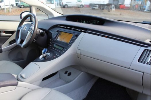 Toyota Prius - 1.8 Executive Business | Rijklaar | HUD | ACC | Pano | Camera | Navi | Zeer luxe - 1