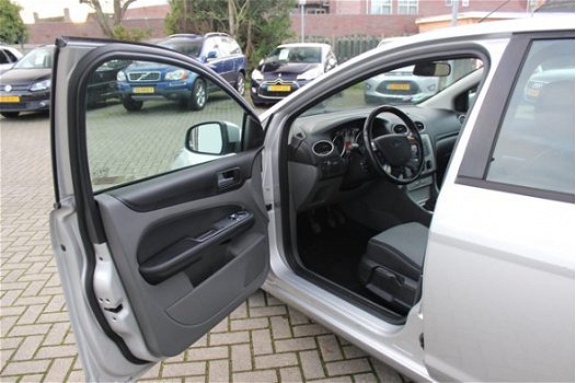 Ford Focus - 1.6 Comfort 5 DEURS uitv. Airco, verw. voorruit - 1