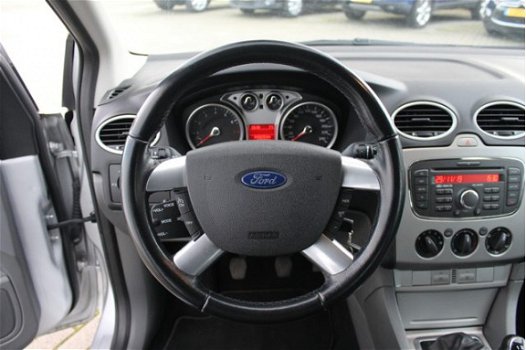 Ford Focus - 1.6 Comfort 5 DEURS uitv. Airco, verw. voorruit - 1