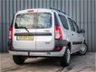 Dacia Logan MCV - 1.6 Lauréate 7 Pers., Airco, Trekhaak, NL-auto - 1 - Thumbnail