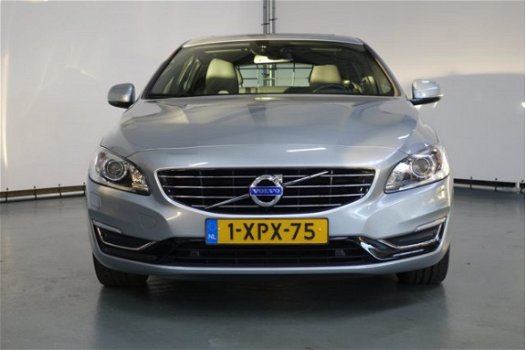 Volvo V60 - 2.4 D6 AWD Plug-In Hybrid Summum Schuifdak / Trekhaak - 1