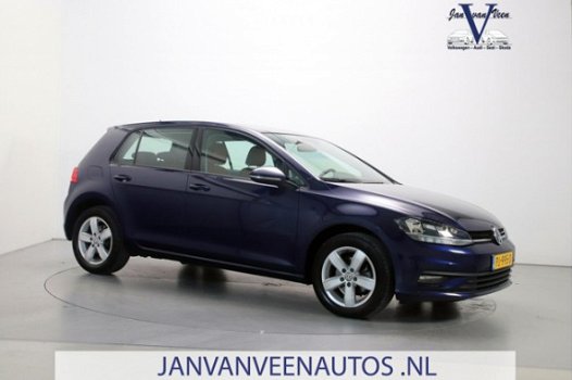 Volkswagen Golf - 1.0 TSI Trendline 6-bak Leder LED DAB+ Navigatie Stuurbediening Parkeersensoren - 1