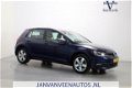 Volkswagen Golf - 1.0 TSI Trendline 6-bak Leder LED DAB+ Navigatie Stuurbediening Parkeersensoren - 1 - Thumbnail