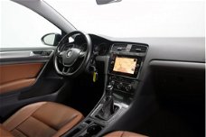 Volkswagen Golf - 1.0 TSI Trendline 6-bak Leder LED DAB+ Navigatie Stuurbediening Parkeersensoren