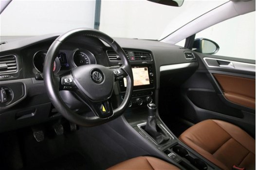 Volkswagen Golf - 1.0 TSI Trendline 6-bak Leder LED DAB+ Navigatie Stuurbediening Parkeersensoren - 1