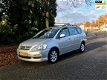 Toyota Avensis Verso - 2.0i Linea Sol 7p. (bj 2004) MET APK / NAVIGATIE / PDC - 1 - Thumbnail