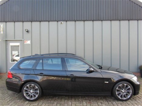 BMW 3-serie Touring - 330d //APK//Airco//Cruise//Navi//Automaat//Elec.Ramen//CV+AB//Trekhaak// - 1