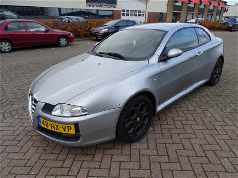 Alfa Romeo GT - 2.0 JTS Progression - 1