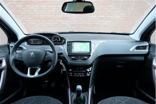 Peugeot 2008 - 1.2 PureTech 82pk Style | Navi | Climate | Panoramadak | Cruise - 1