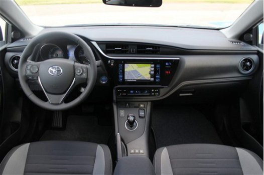 Toyota Auris - 1.8 Hybrid Trend *NAVIGATIE / PARKEERCAMERA / PANORAMADAK - 1