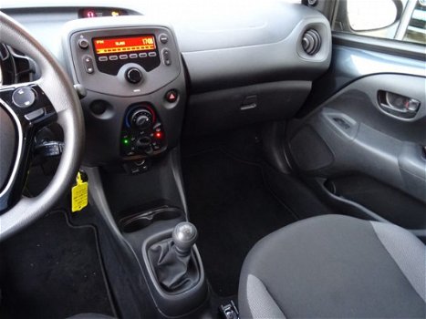 Toyota Aygo - 1.0 VVT-i x-fun / Aircondtioning / Bluetooth / Radio / USB / Snelheidsbegrenser / Led - 1