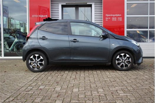 Toyota Aygo - 1.0 VVT-i x-first met elektrisch vouwdak en sub woofer - 1