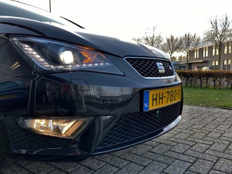 Seat Ibiza - 1.0 TSi 95 pk FR Connect / Bi-Xenon / 17'' / Navigatie / Stoelverwarming - 1