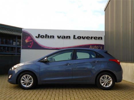 Hyundai i30 - 1.6 GDI Trend Automaat met Clima / Parkeersensoren / 54.900 km - 1