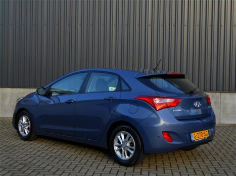 Hyundai i30 - 1.6 GDI Trend Automaat met Clima / Parkeersensoren / 54.900 km - 1