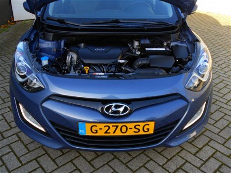 Hyundai i30 - 1.6 GDI Trend Automaat met Clima / Parkeersensoren / 54.900 km - 1