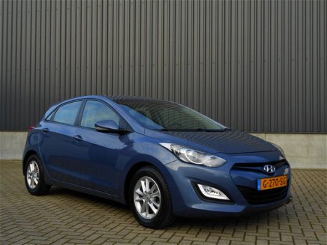 Hyundai i30 - 1.6 GDI Trend Automaat met Clima / Parkeersensoren / 54.900 km - 1