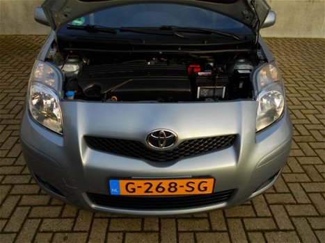 Toyota Yaris - 1.3 VVTi Automaat 5-drs. Aspiration met Clima / Parkeersensoren / Elek. Pakket - 1