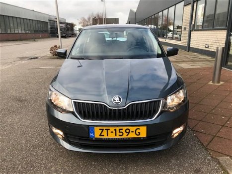 Skoda Fabia - 5-deurs 1.0 TSI Ambition Compleet met parkeersensoren, stoelverwarming, airco, etc - 1