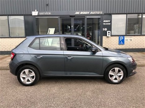 Skoda Fabia - 5-deurs 1.0 TSI Ambition Compleet met parkeersensoren, stoelverwarming, airco, etc - 1